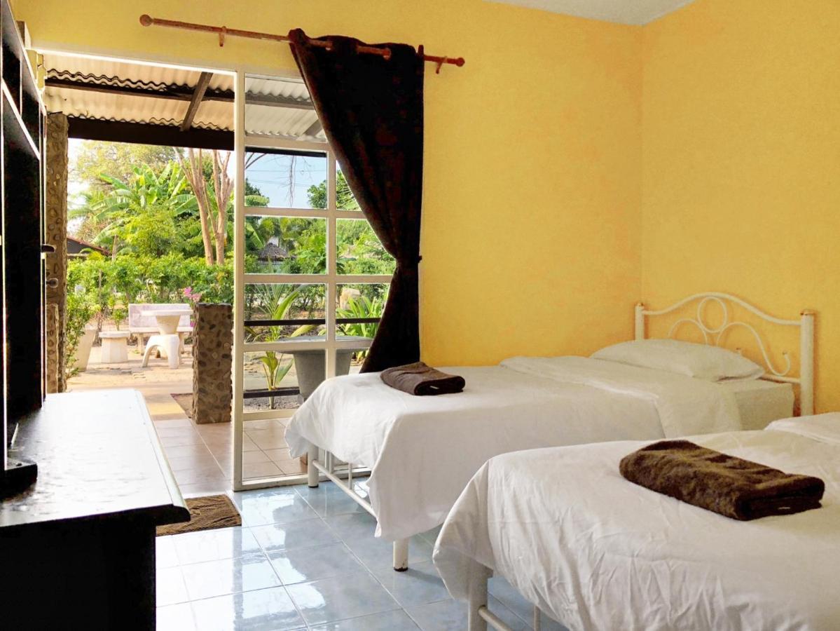 Blue Beach Resort Baanphakrimlay Exterior photo